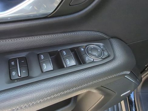 Used 2023 GMC Yukon XL Denali AWD/4WD image 14