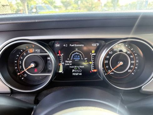 Used 2019 Jeep Wrangler Unlimited Sahara AWD/4WD image 22
