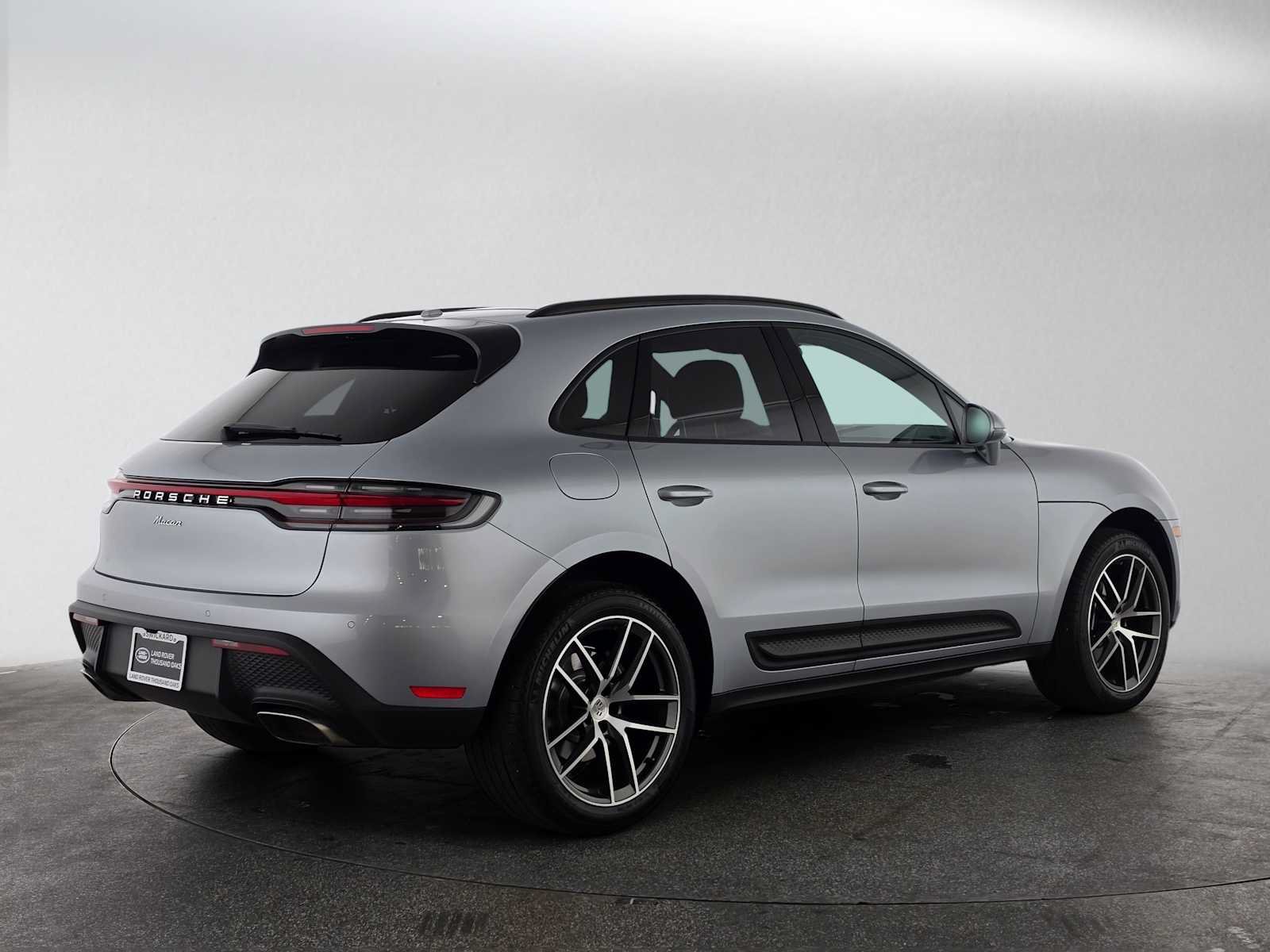 Used 2025 Porsche Macan AWD/4WD image 5