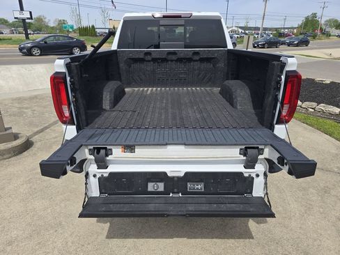 Used 2022 GMC Sierra 1500 AT4 w/ AT4 Premium Package AWD/4WD image 24