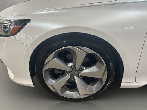 Used 2018 Honda Accord Touring image 13