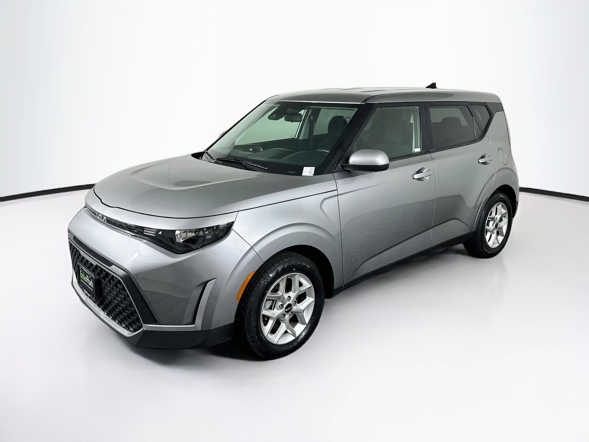 Used 2025 Kia Soul LX w/ LX Technology Package FWD image 3