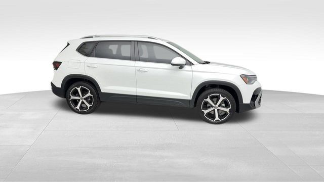 Used 2025 Volkswagen Taos SEL AWD/4WD image 9