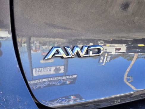 Used 2023 Toyota Crown Limited image 9