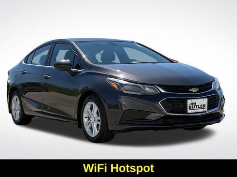 Used 2017 Chevrolet Cruze LT FWD image 12