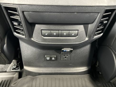 Used 2025 Toyota Tundra Platinum AWD/4WD image 20