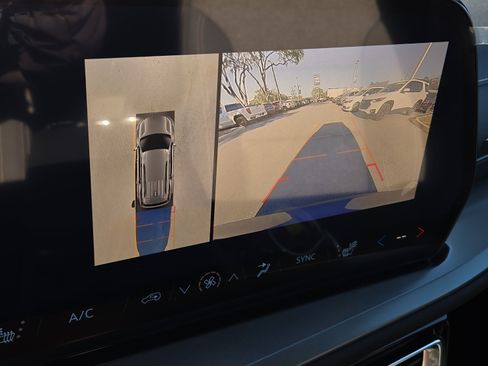 New 2026 Chevrolet Traverse LT w/ Driver Confidence Package image 26