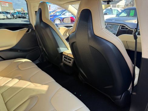 Used 2013 Tesla Model S Long Range image 28