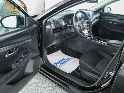 Used 2024 Nissan Sentra SV FWD image 3