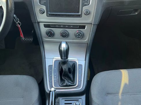 Used 2017 Volkswagen Golf S FWD image 10