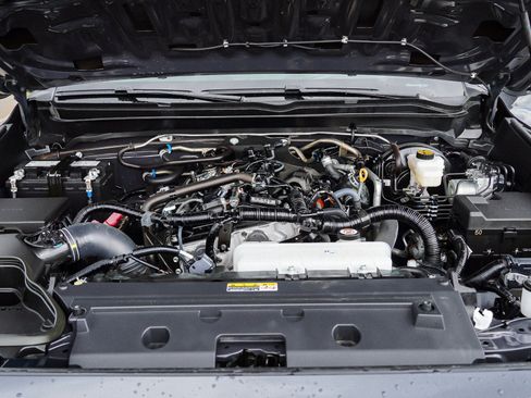Certified 2025 Toyota Tacoma SR5 AWD/4WD image 15