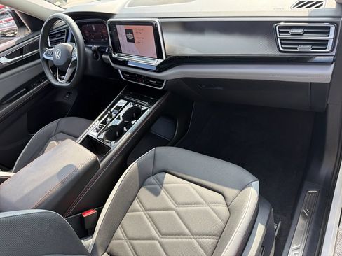 Certified 2024 Volkswagen Atlas Peak Edition SEL AWD/4WD image 30