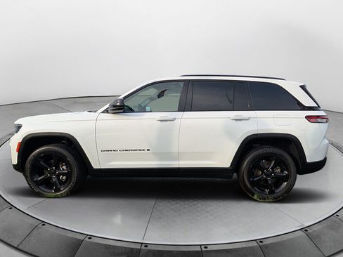 Used 2025 Jeep Grand Cherokee Altitude AWD/4WD image 6