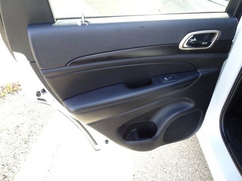 Used 2015 Jeep Grand Cherokee Altitude image 16