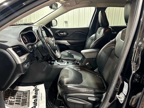 Used 2018 Jeep Cherokee Trailhawk w/ Cold Weather Group image 6