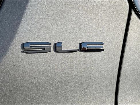 Used 2020 GMC Acadia SLE FWD image 28