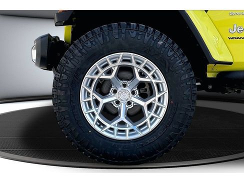 Used 2023 Jeep Wrangler Unlimited Sahara AWD/4WD image 52