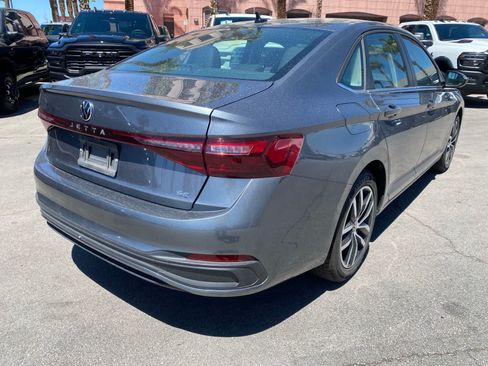 Used 2025 Volkswagen Jetta SE FWD image 6