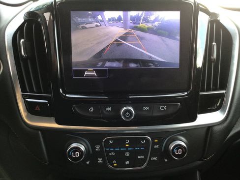 Used 2021 Chevrolet Traverse LT FWD image 28