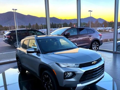 Used 2023 Chevrolet TrailBlazer LT FWD image 9