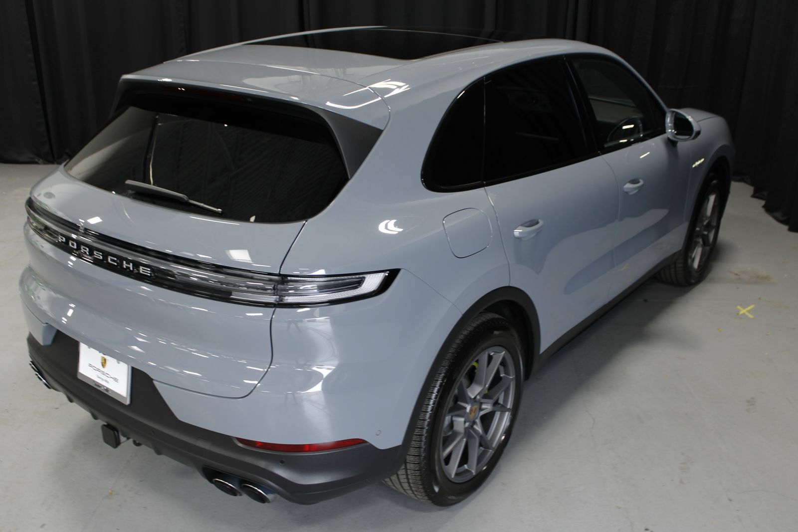 Certified 2026 Porsche Cayenne E-Hybrid AWD/4WD image 13
