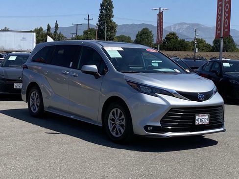 Certified 2025 Toyota Sienna XLE FWD image 43