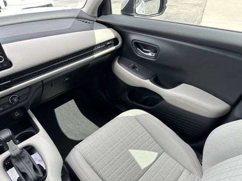 Used 2025 Honda HR-V LX image 15