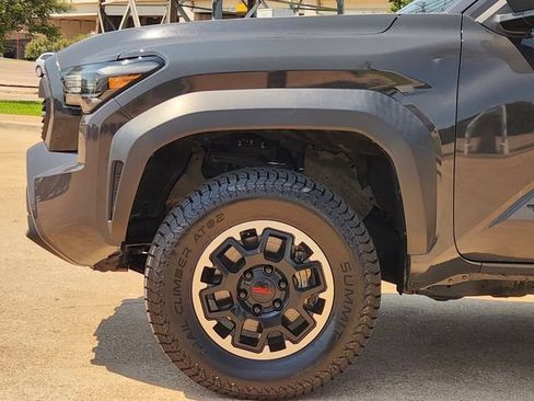 Used 2024 Toyota Tacoma TRD Off-Road AWD/4WD image 5