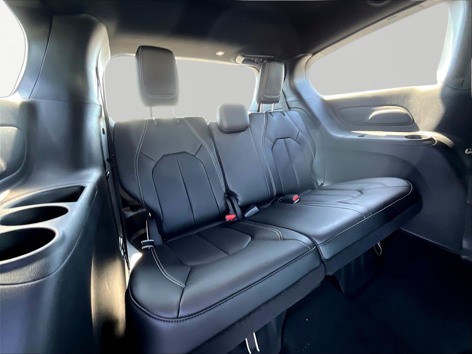 New 2027 Chrysler Pacifica Select AWD/4WD image 19