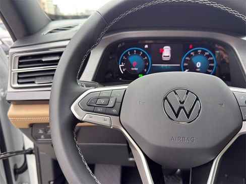 New 2026 Volkswagen Atlas Cross Sport SE image 19