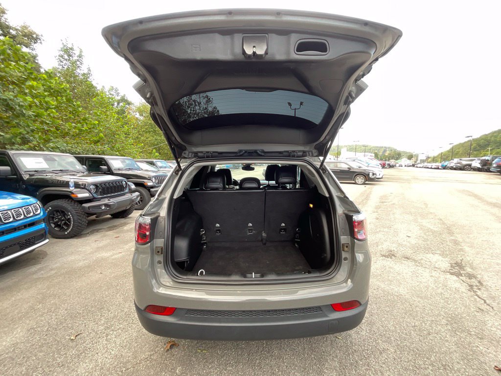 Used 2022 Jeep Compass Limited w/ Sun and Sound Group AWD/4WD image 26