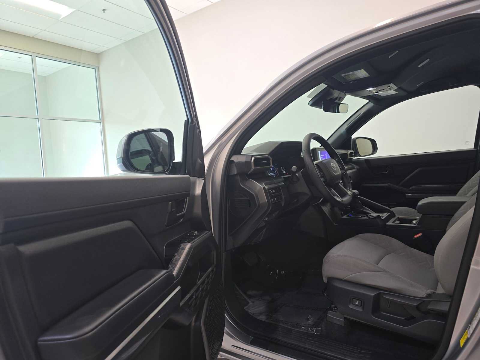 Certified 2025 Toyota Tacoma SR5 AWD/4WD image 21