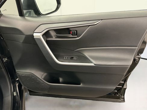 Used 2025 Toyota RAV4 LE image 33