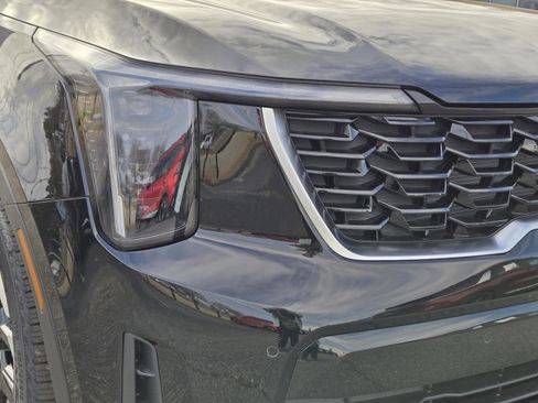 New 2026 Kia Sorento S image 3