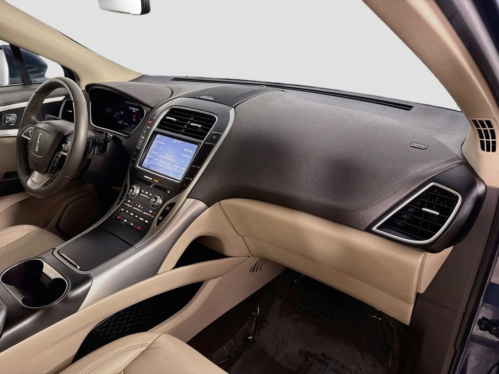 Used 2019 Lincoln Nautilus Premier AWD/4WD image 33