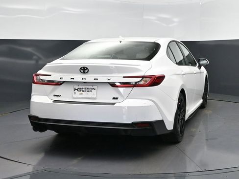 Used 2025 Toyota Camry SE w/ Convenience Package image 7