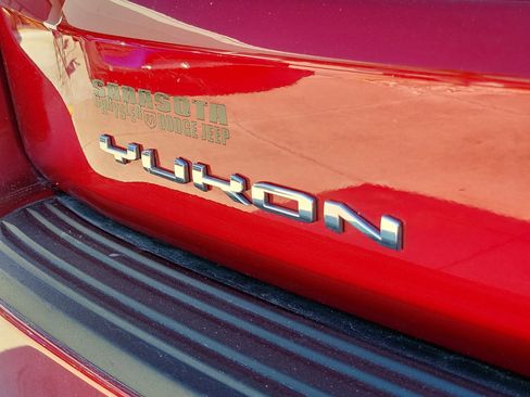 Used 2024 GMC Yukon XL Denali image 11