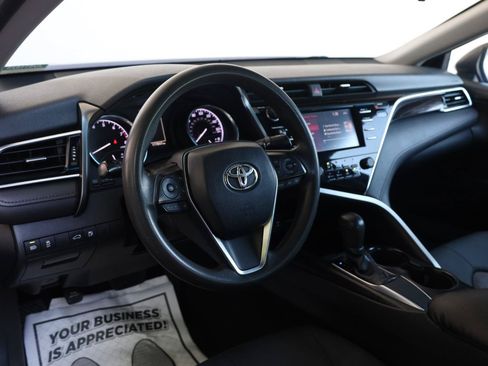 Used 2018 Toyota Camry LE FWD image 13