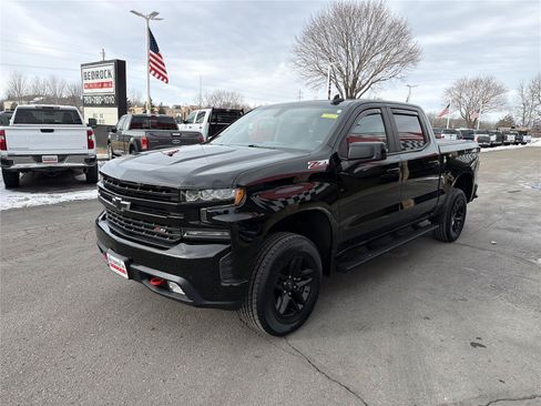 Used 2021 Chevrolet Silverado 1500 LT Trail Boss w/ Convenience Package II AWD/4WD image 3