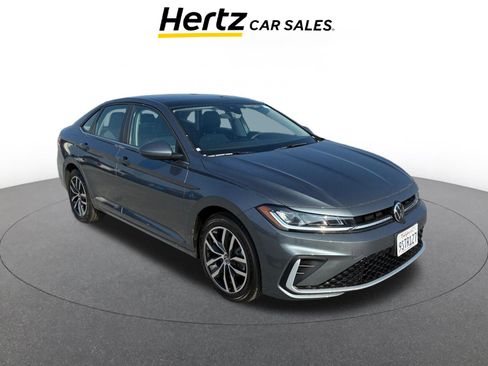 Used 2025 Volkswagen Jetta SE image 1