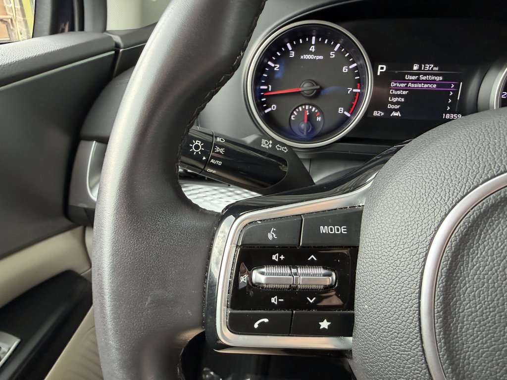Used 2024 Kia Carnival LX FWD image 31