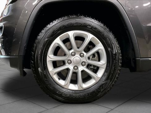 Used 2021 Jeep Grand Cherokee Laredo AWD/4WD image 11