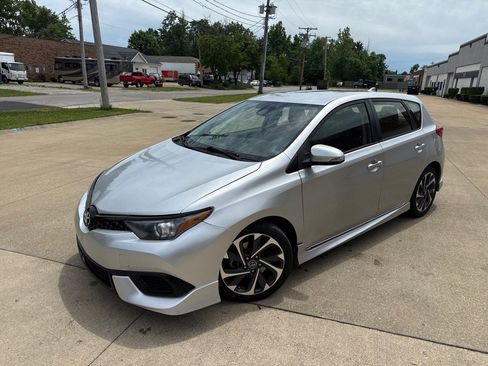 Used 2018 Toyota Corolla iM w/ All-Weather Mat Package FWD image 1