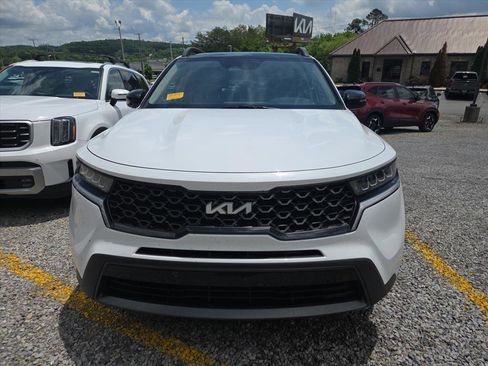Used 2022 Kia Sorento S w/ Panoramic Sunroof Package AWD/4WD image 2