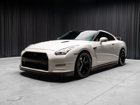 Used 2015 Nissan GT-R Premium AWD/4WD image 23