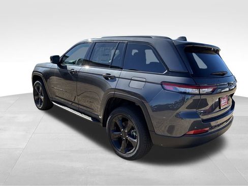 New 2025 Jeep Grand Cherokee Altitude image 3
