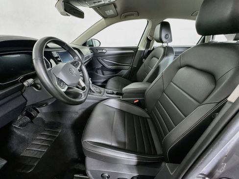 Used 2024 Volkswagen Jetta SE FWD image 13