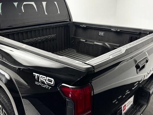 Used 2025 Toyota Tacoma TRD Sport AWD/4WD image 11