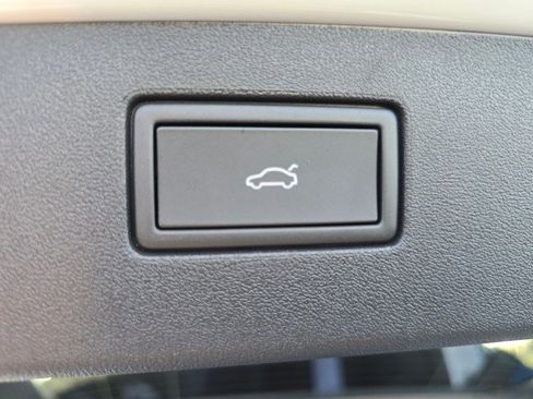 New 2026 Volkswagen Tiguan SE R-Line image 17