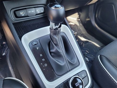 New 2025 Hyundai Venue Limited image 9